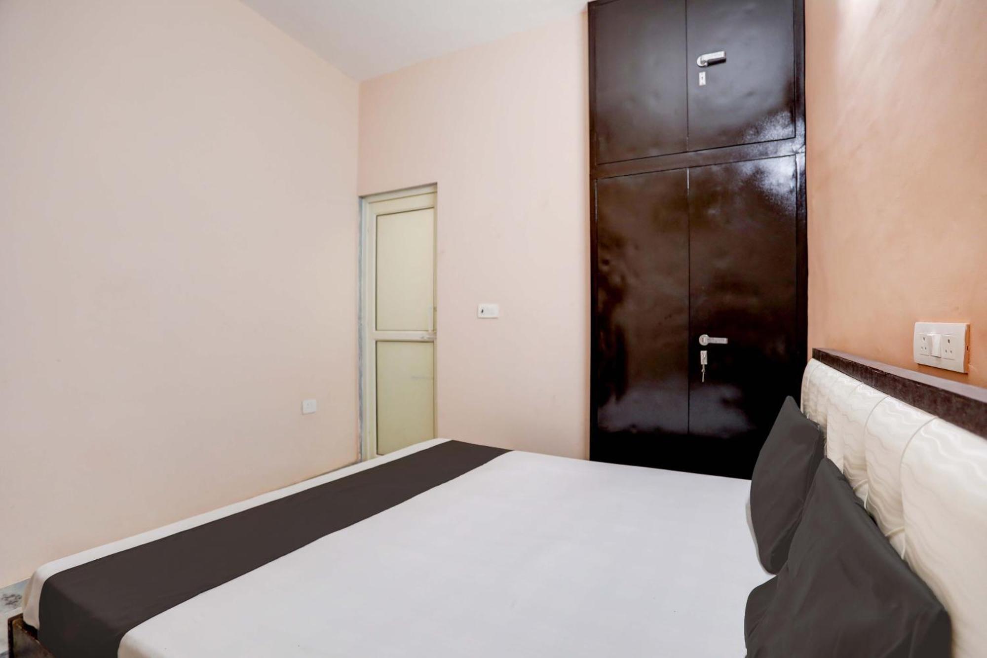 Hotel O Tilak Hotel 24 Sector 27 Near By Vinayak Hospital Gali No-6 Noida Exterior foto